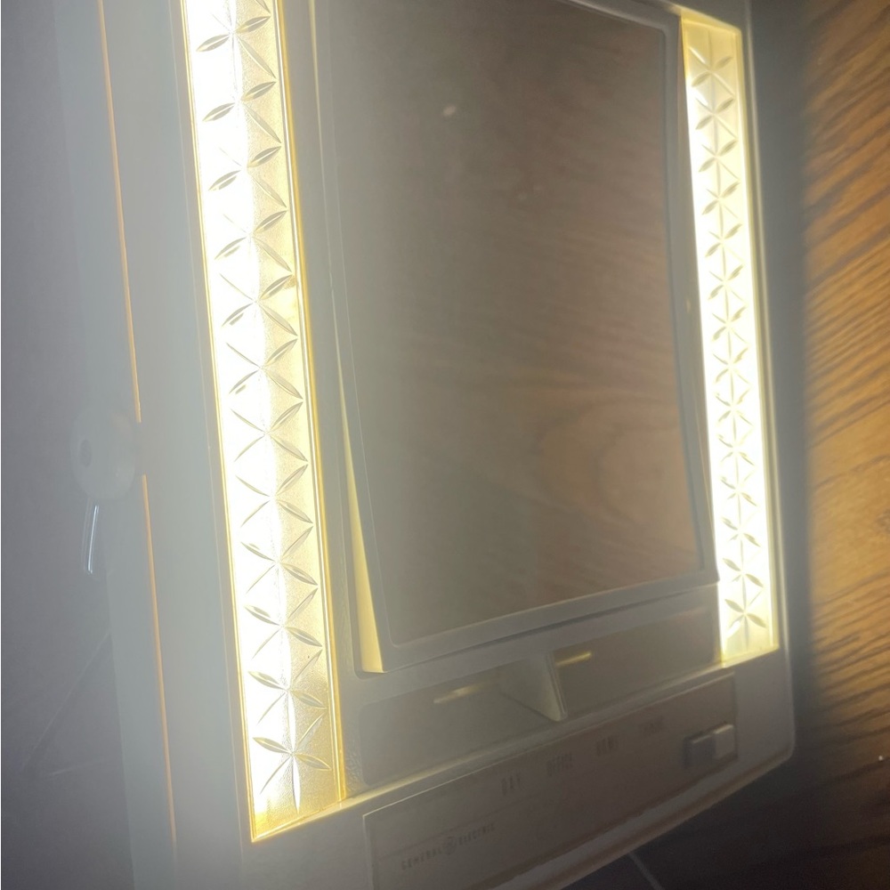 Vintage General Electric Lighted Make-up Mirror 2 Sided GE B2IM-1 2 bulbs - Picture 5 of 5